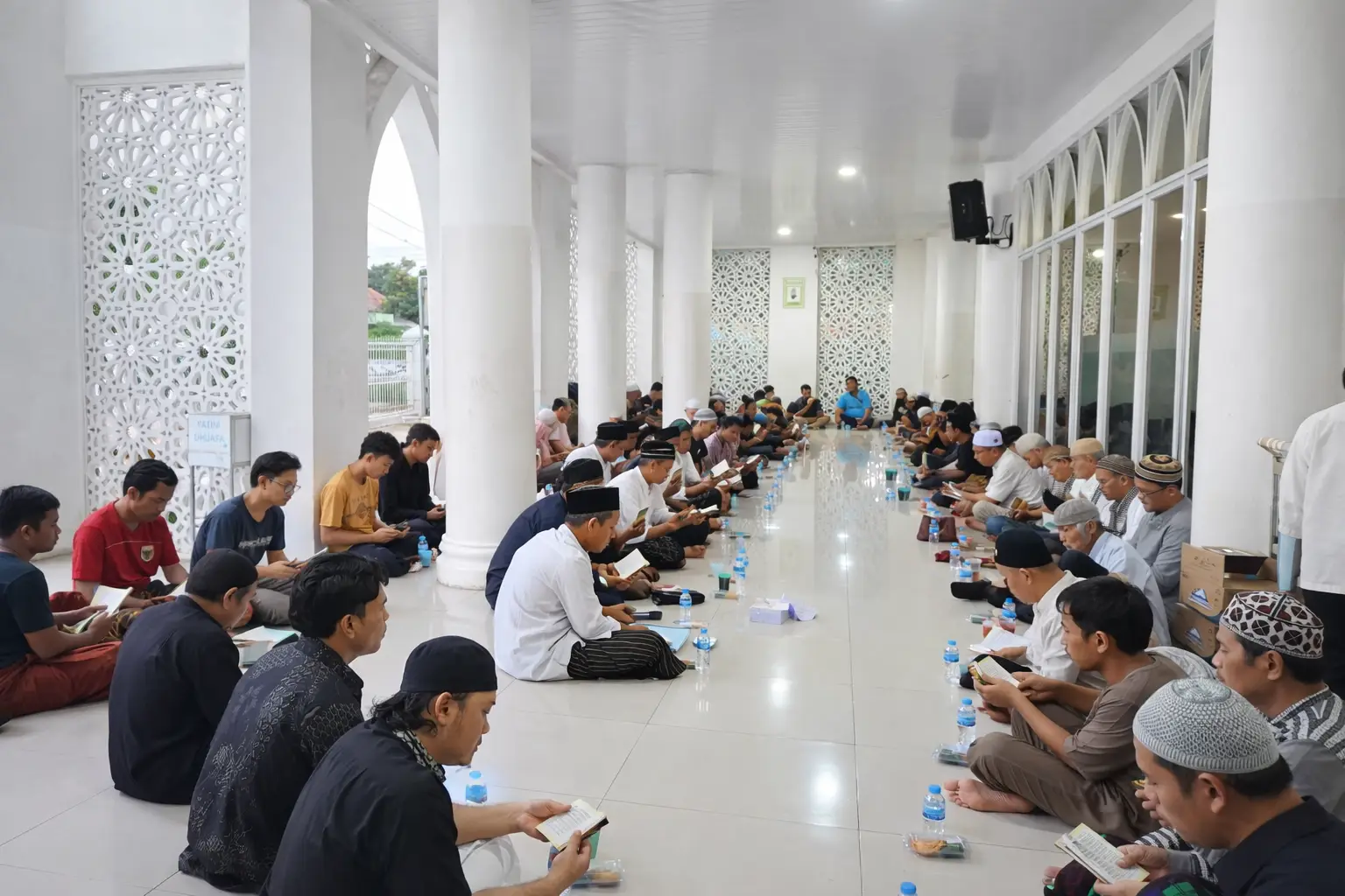 Foto kegiatan Buka Puasa Perdana Ramadhan 1447 H di Masjid Raudhotul Jannah Taman Cipulir Estate - 2